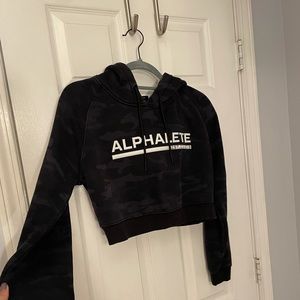 alphalete cropped camo hoodie